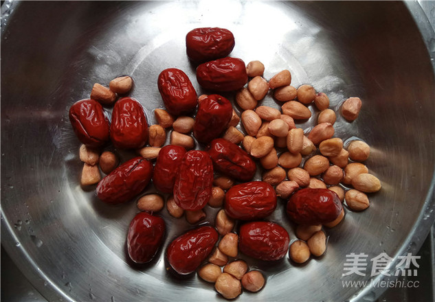 Red Dates, Barley and Red Bean Soup recipe