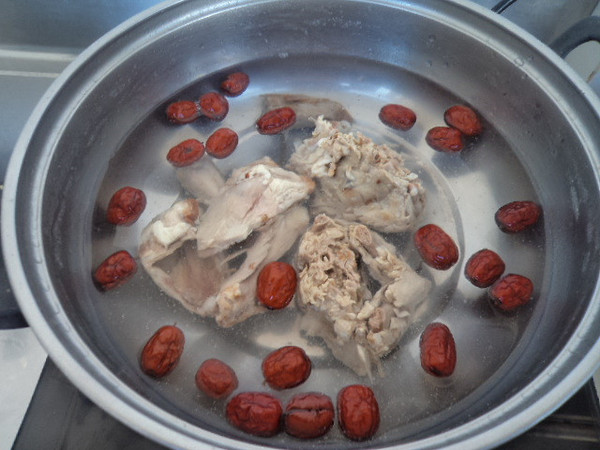 Duck Bone Soup with Red Dates and White Radish recipe