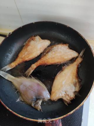 Pan-fried Partial Fish with Seafood recipe