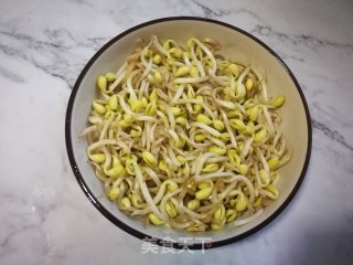 Stir-fried Potato Noodles with Soy Sprouts recipe