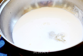 A Popular Dessert Full of Q-shredded Coconut Milk Cubes recipe