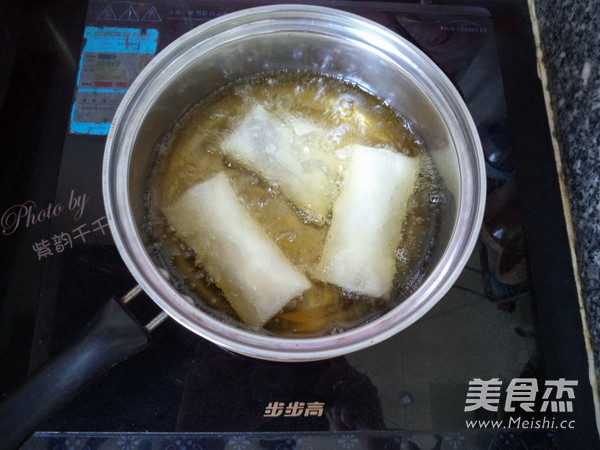 Guangdong Red Bean Paste Spring Rolls recipe