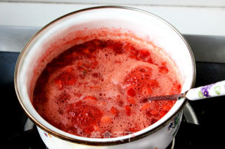 Sweet and Sour Delicious Strawberry Jam recipe