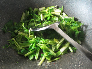 Stir-fried Small Vegetarian Chicken with Mustard and Celery recipe