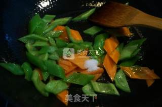 Stir-fried Pork Liver with Peppers and Carrots recipe