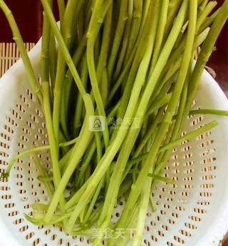 A Touch of Fresh Green in Spring: Stir-fried Dried Wormwood Seeds recipe