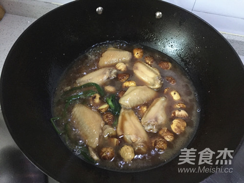 Braised Chicken Wings with Chestnuts recipe