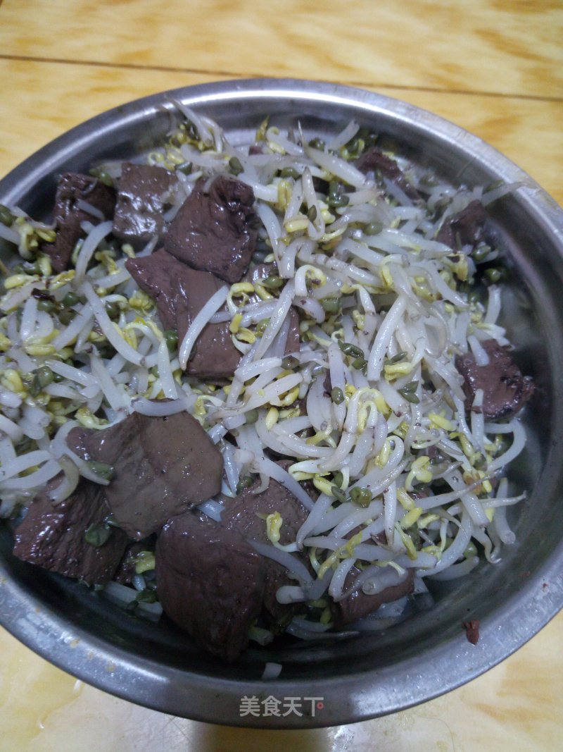 Stir-fried Bean Sprouts with Pork Blood recipe
