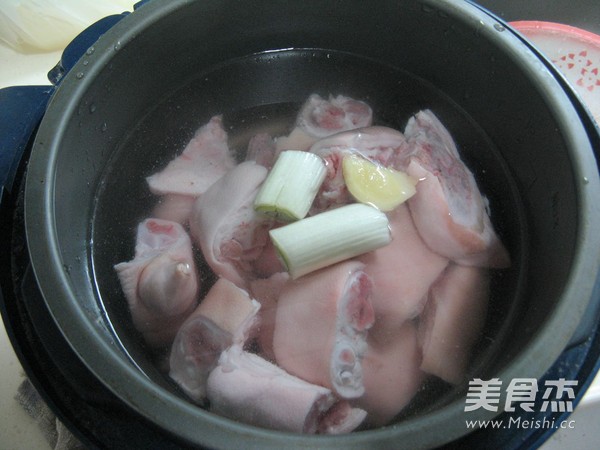 Trotter and Mushroom Soup Hot Pot recipe