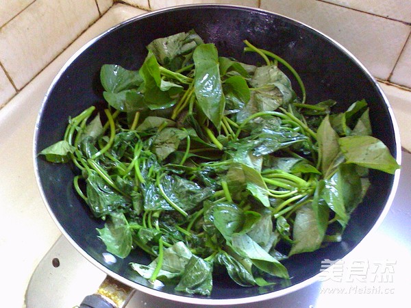 Stir-fried Sweet Potato Leaves recipe