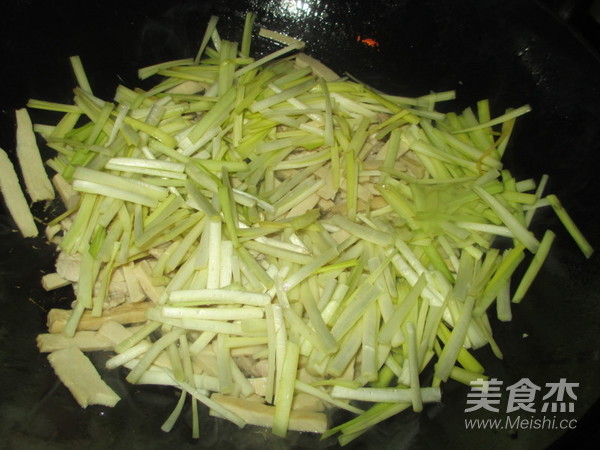 Leek Huang Xiang Dry Fried Noodles recipe