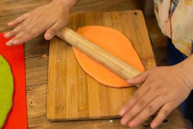 Two-color Knife to Cut Buns recipe