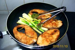 "fried Crispy Shell Golden Fish" Also Known As (fried Crispy Shell Herring Section) recipe