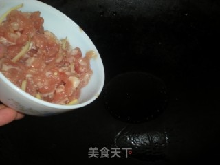 Green Pepper Shredded Pork Topped with Noodles recipe