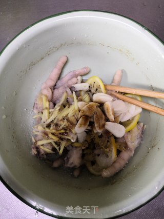 Chicken Feet with Lemon Wild Pepper recipe