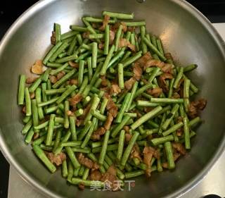 Stir-fried Pork Belly with Cowpeas recipe