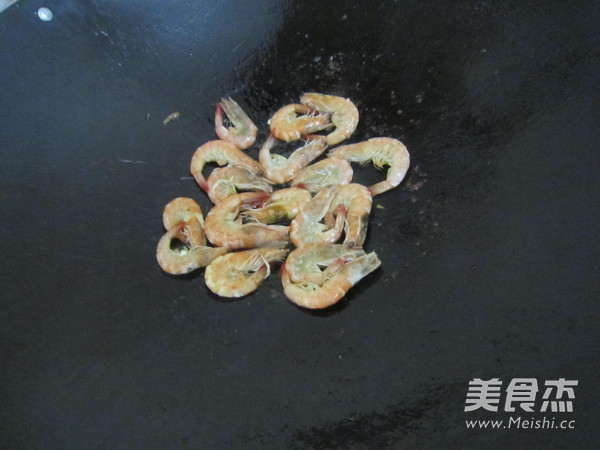 Fried Udon with Three Shredded Shrimp recipe