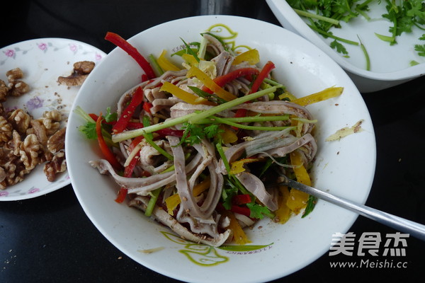 Shredded Belly with Walnuts and Bell Peppers recipe