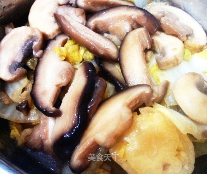 Stir-fried Cabbage with Mushrooms in Chicken Sauce recipe
