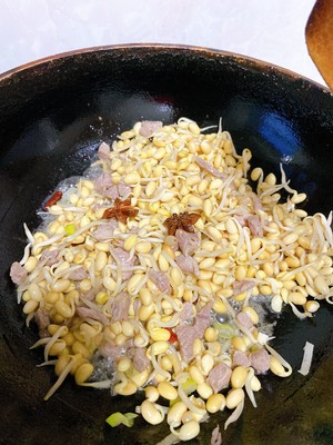 Super Meal Soybean Sprouts Stir-fried Pork-guogomeichu recipe