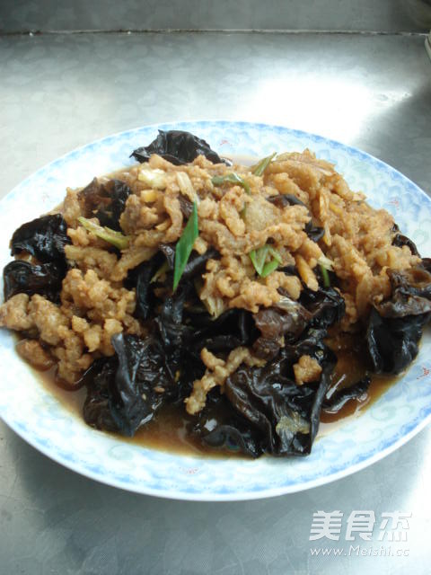 Stir-fried Pork Noodles with Fungus recipe