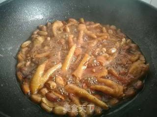 Roasted Chicken Feet with Peanuts recipe