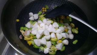 Stir-fried Broad Beans with Scallops and Horseshoe recipe