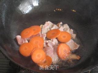 Stir-fried Pork with Carrots and Green Peppers recipe