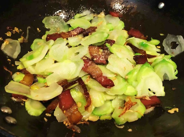 [la Jin Chun Lai] Stir-fried Bacon with Vegetables recipe