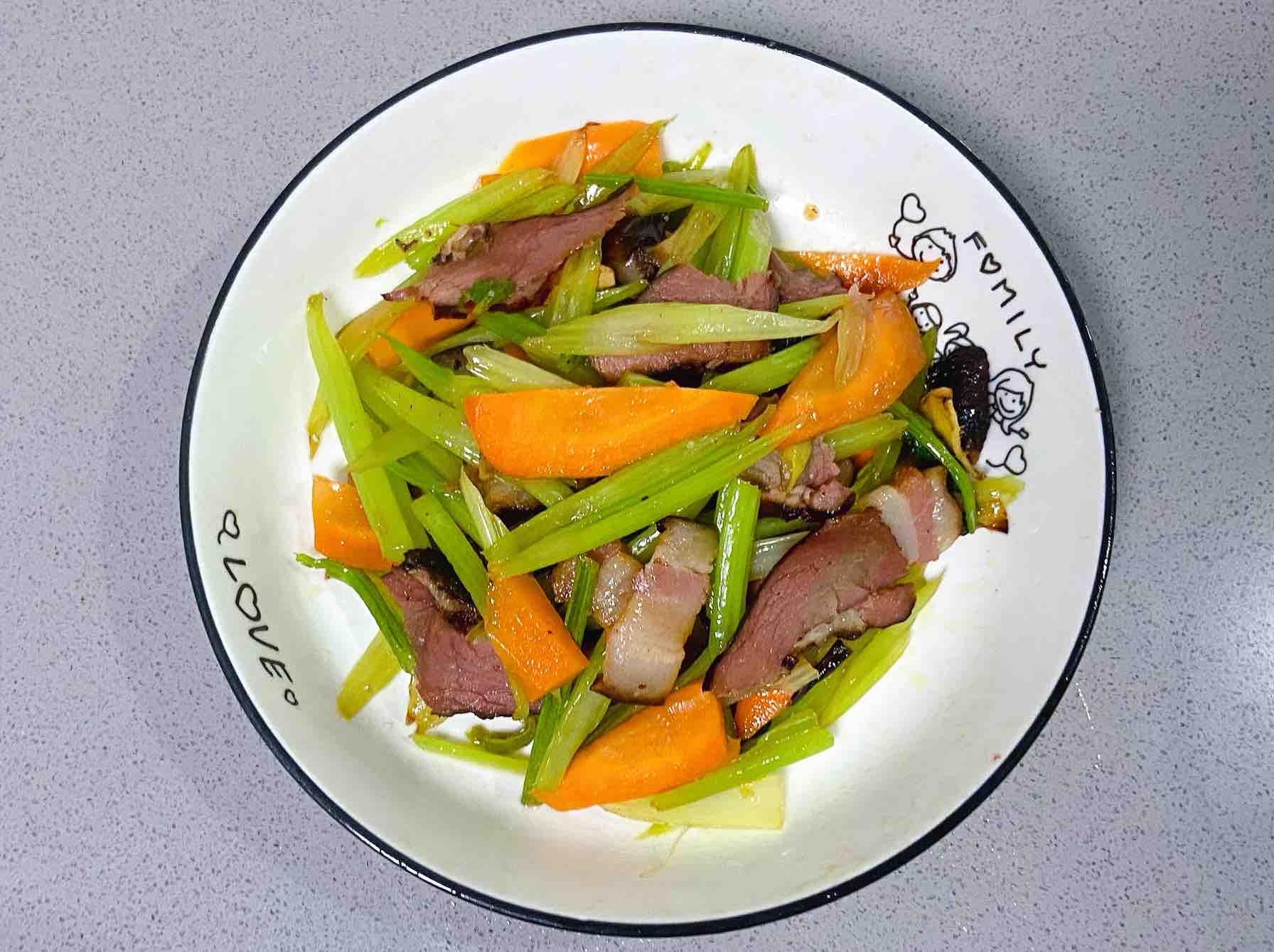 Stir-fried Celery with Bacon, Full of Cured Flavor, Crispy and Delicious~ recipe