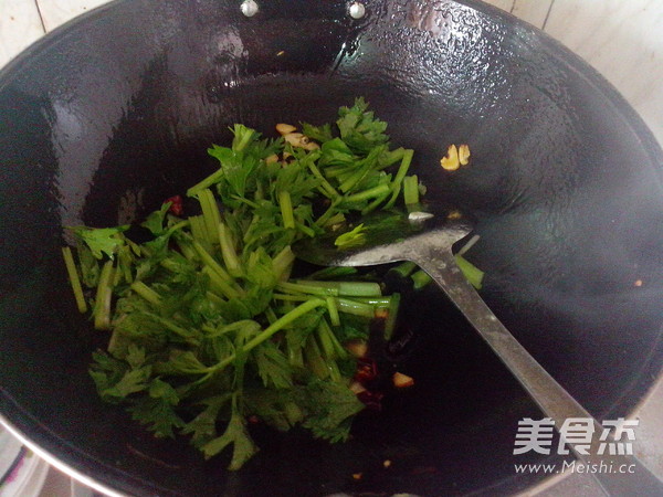 Celery Stir-fried Bean Sprouts recipe