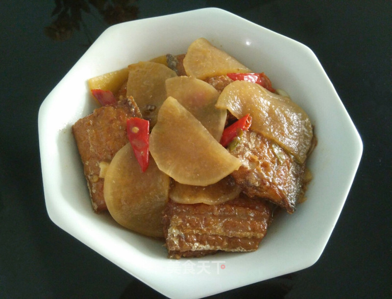 Braised White Radish with Fish recipe