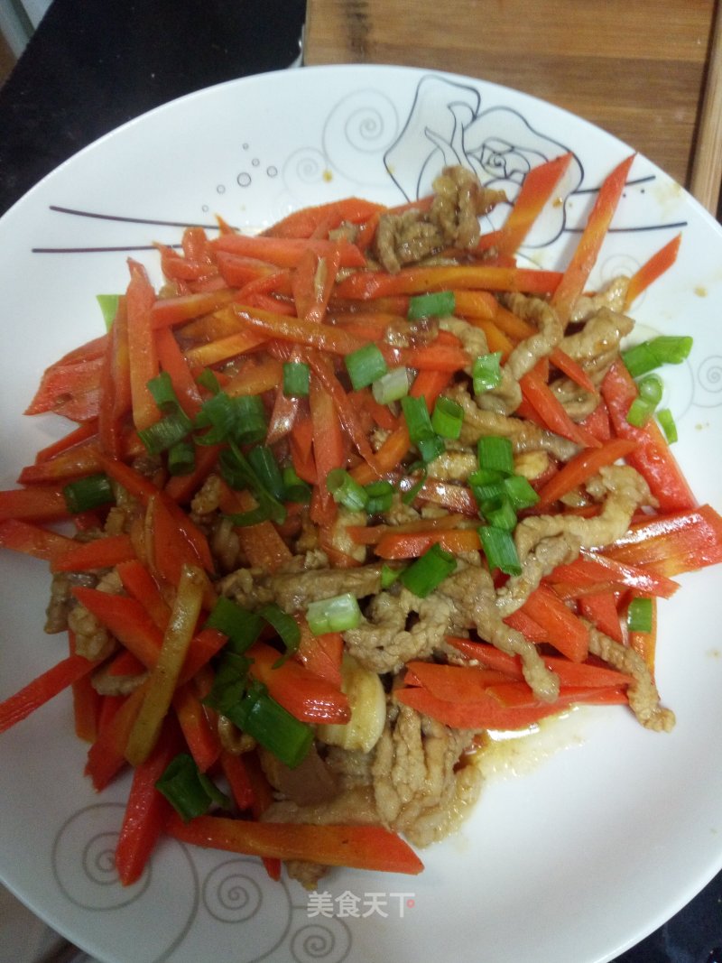 Stir-fried Shredded Pork with Carrots recipe