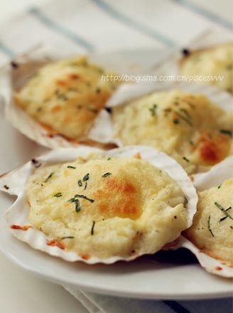 Baked Scallops with Potatoes and Cheese recipe
