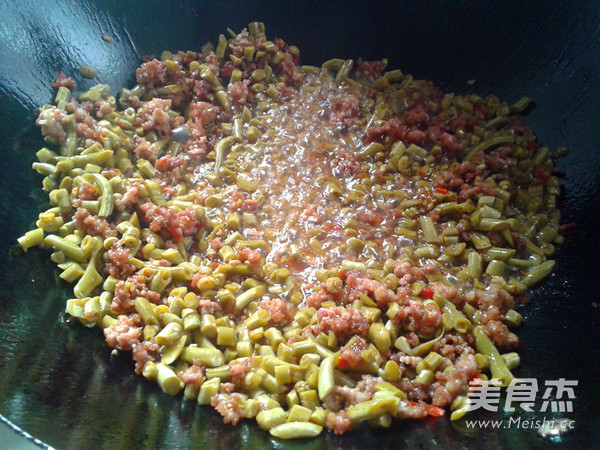 Stir-fried Minced Pork with Soaked Cowpeas recipe