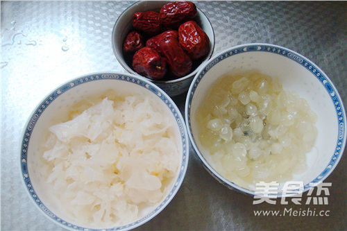 Supor Saponaria, White Fungus, Red Date Soup recipe