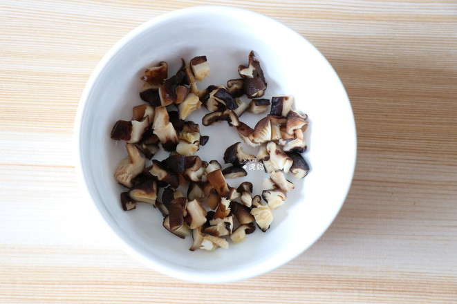 Shiitake Mushroom and Pork Seed Sour Noodle Soup recipe