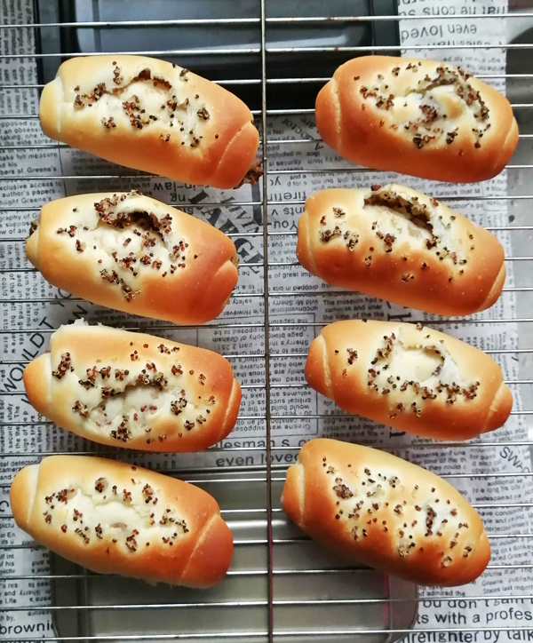 Tricolor Quinoa Bread Rolls recipe