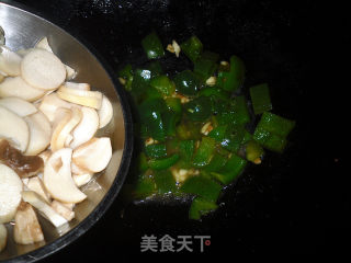 Fried Pleurotus Eryngii with Green Bell Pepper recipe
