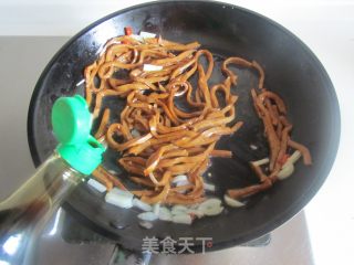 Stir-fried Chiba Tofu with Green Pepper and Bean Sprouts recipe