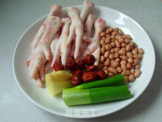 Peanut Soup with Chicken Feet recipe