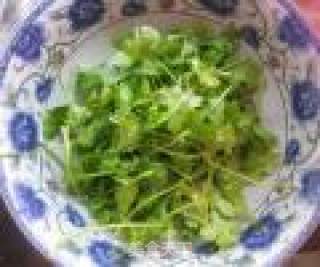 Coriander Mixed with Chopped Peanuts recipe