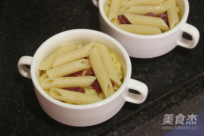 Baked Spaghetti with Black Pepper, Potato and Cheese recipe