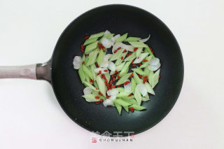 Stir-fried Fresh Lily with Celery recipe