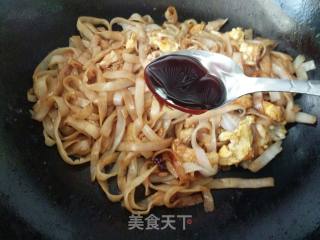 Stir-fried Hor Fun with Chopped Green Onion and Egg recipe