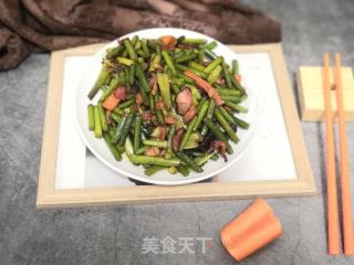 Stir-fried Bacon with Garlic Moss recipe