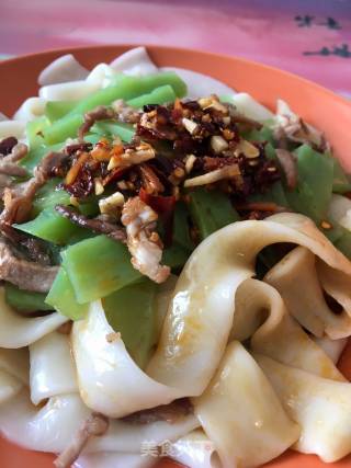 Fried Beef Jelly with Beef Tendon Noodles recipe