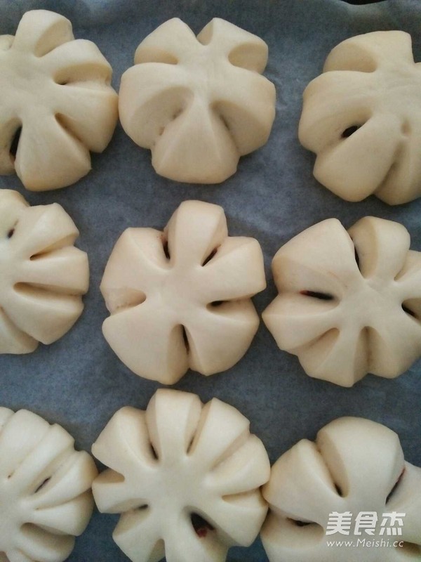 Bean Paste Flower Bread recipe