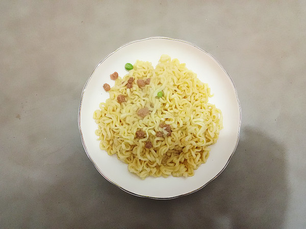 Dry Noodles with Shredded Pork and Green Vegetables#中卓炸酱面# recipe