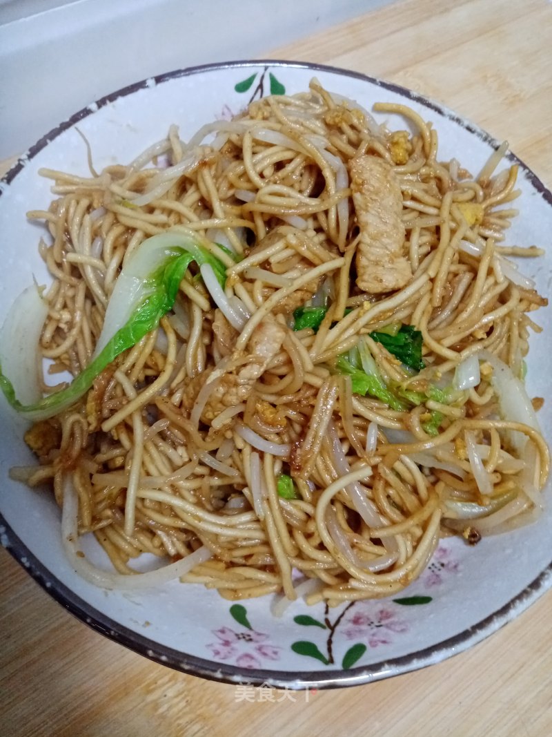 Fried Noodles with Egg and Pork recipe